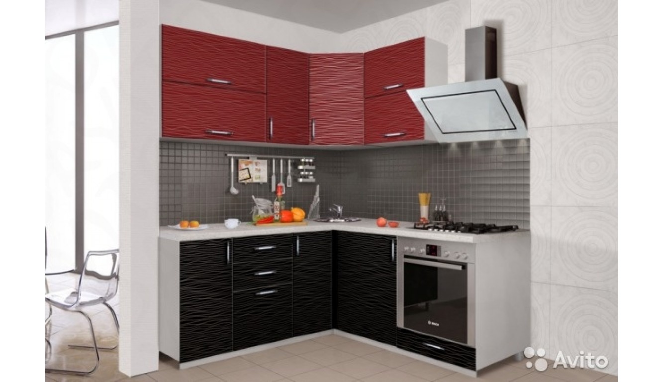Кухни красного цвета и кухни красно-черного цвета в интерьере на фото